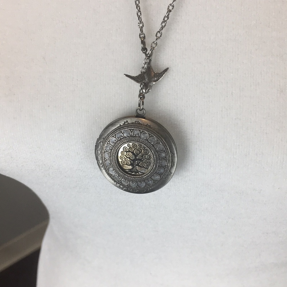 Silver Tree Locket - Picture 2 of 3